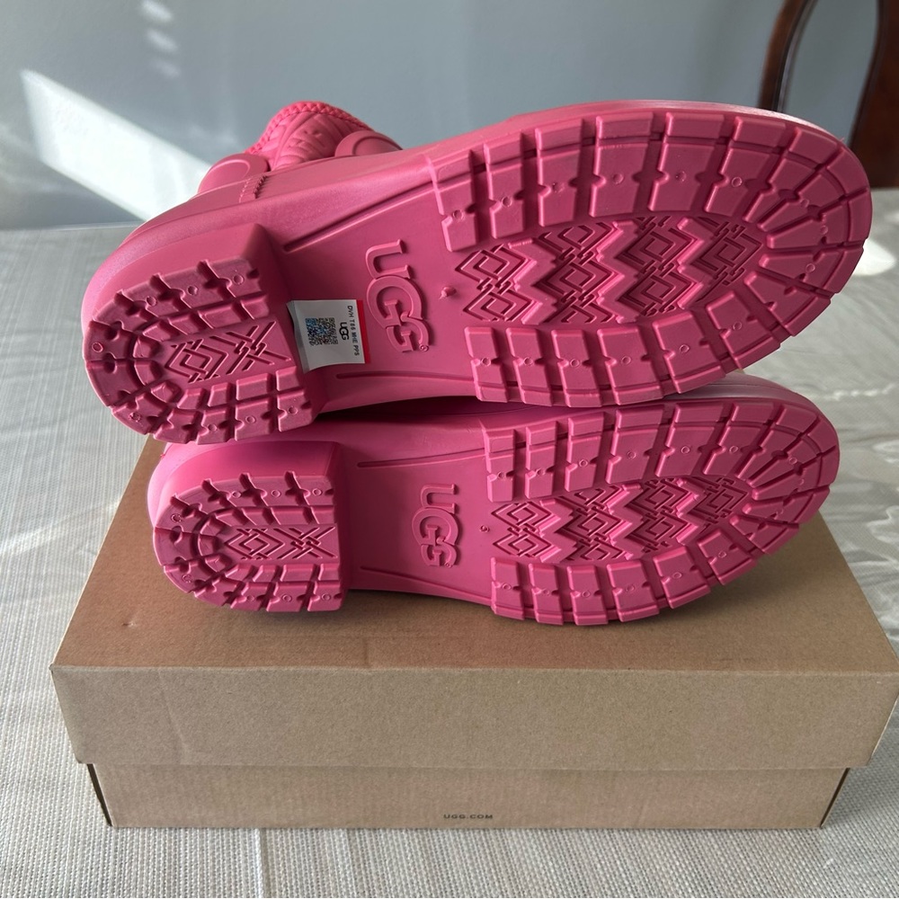 UGG CHEVONNE RAIN BOOTS - Picture 6 of 8